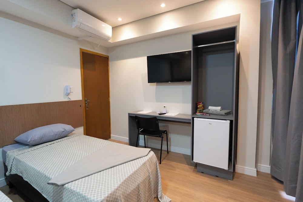 Basic Room, Multiple Beds, Private Bathroom photo 2