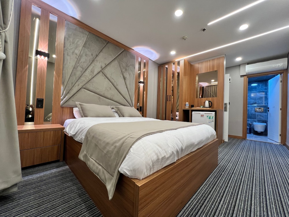 Standard Room, 1 Queen Bed, City View photo 1