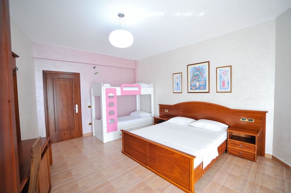 Family Room, Multiple Beds, Non Smoking, Sea View