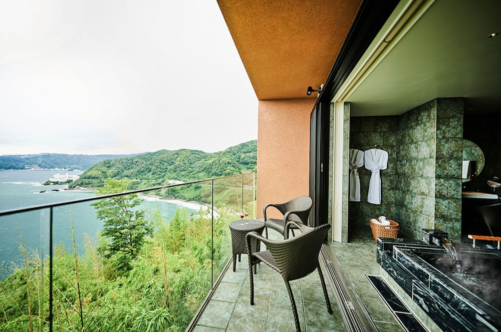 Suite, Corner (1st Floor), Included French dinner and breakfast, Non Smoking photo 3