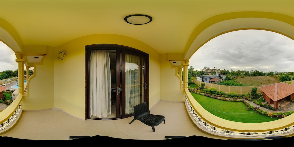 Deluxe Double Room, 1 King Bed, Garden View, Garden Area photo 2