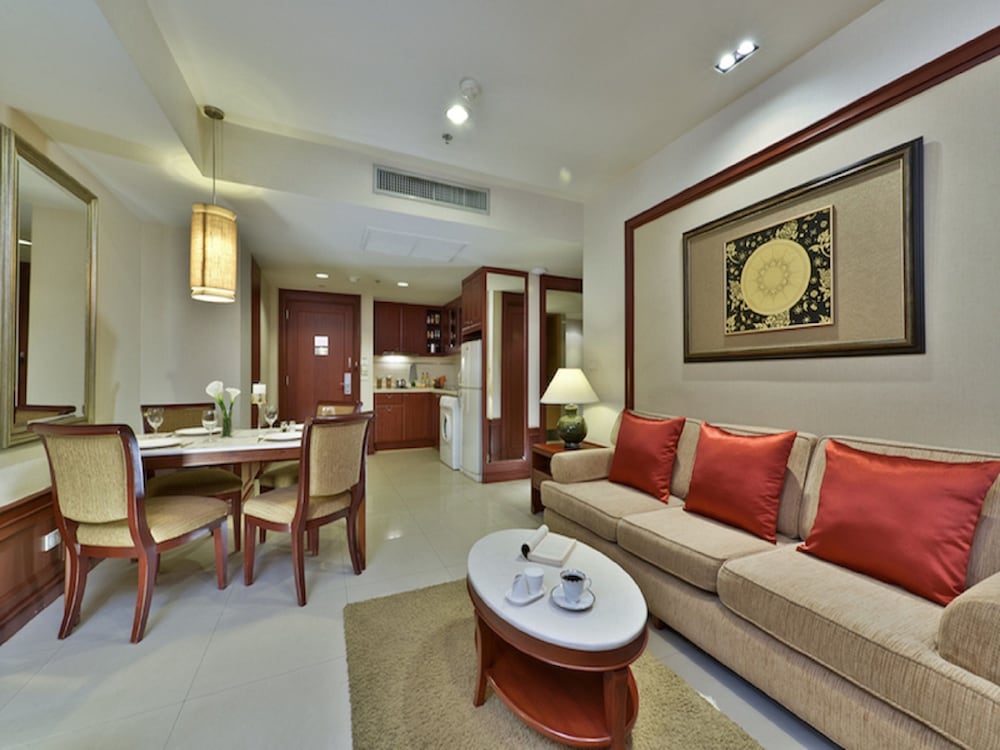 1 Bedroom Grand King Bed photo 3