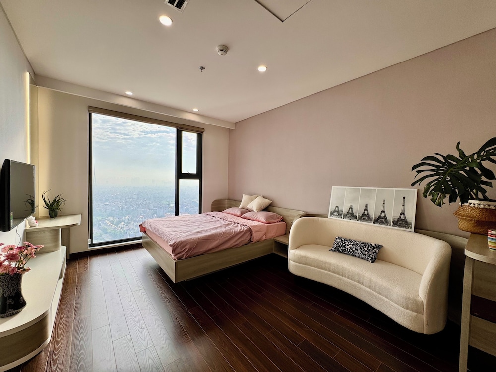 Standard Studio, Lake View