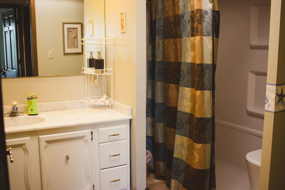 Deluxe Room, 1 Queen Bed, Marsh View photo 2