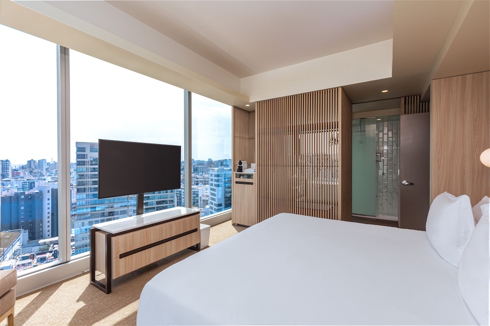Panoramic Room