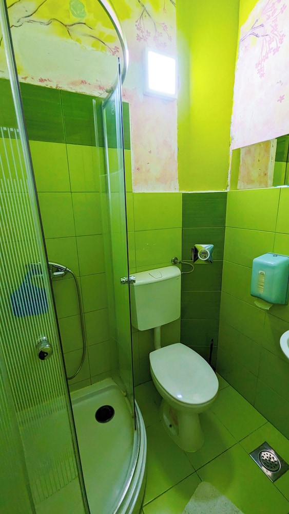 Double Room, 1 Double Bed, Non Smoking, Private Bathroom - Photo 16