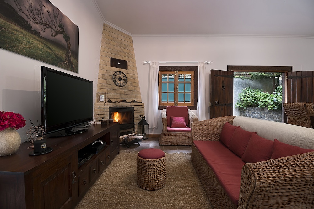 House, 2 Bedrooms, Mountain View photo 1