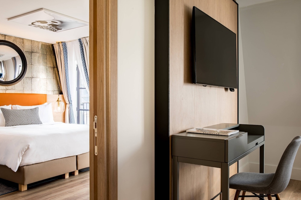 Suite, 1 Queen Bed photo 3