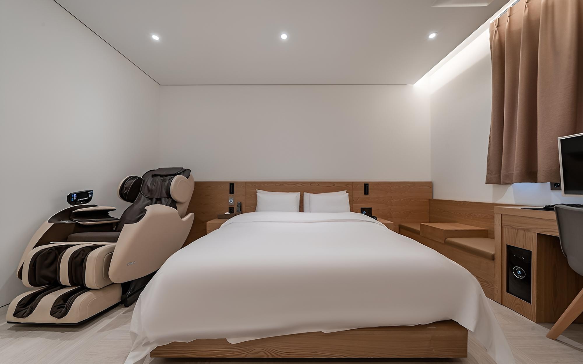 Room (Deluxe Plus Massage Chair (Styler Sma) - Photo 2