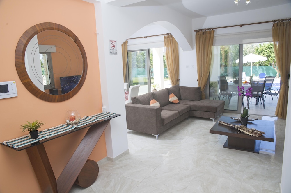 Villa, 4 Bedrooms, Smoking, Private Pool photo 3