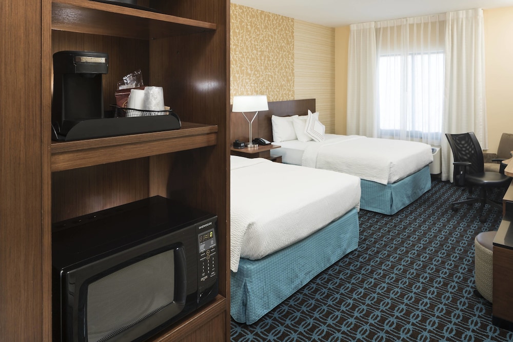 Room, 2 Queen Beds (Mobility Accessible, Tub)