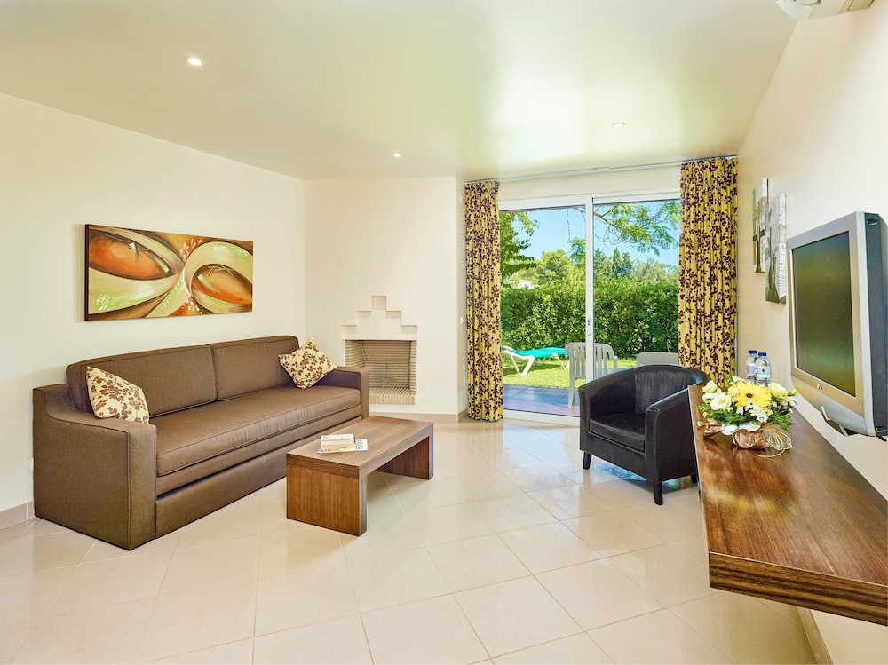 Junior Suite (Land View) photo 2
