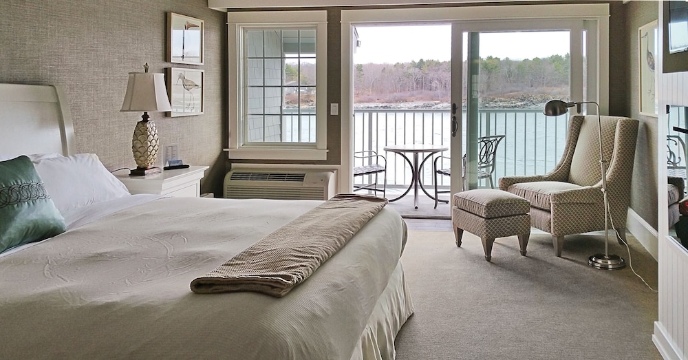 Harborview King (Riverview, Balcony)