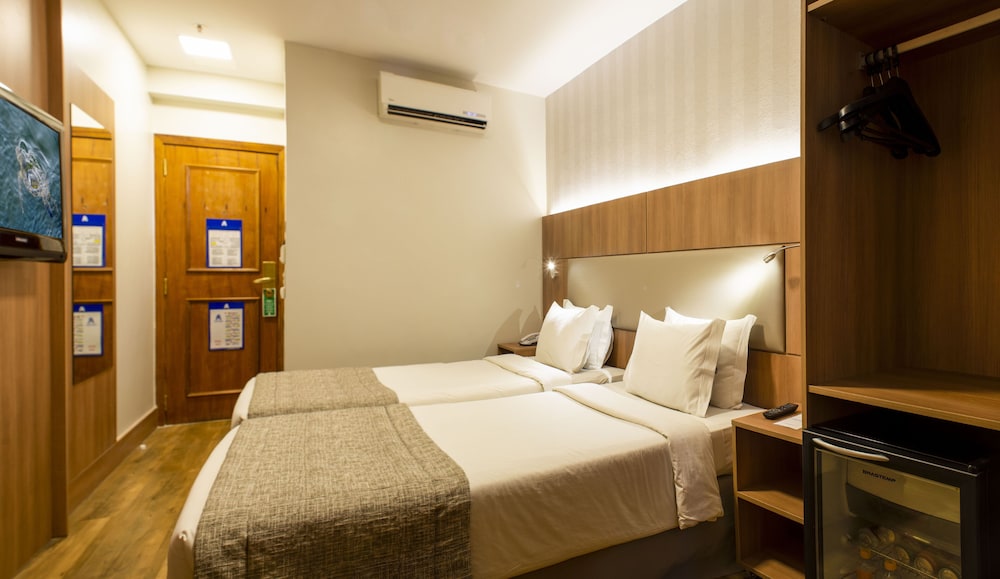 Standard Twin Room - Photo 1
