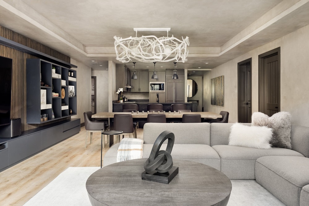 Room, 4 Bedrooms (Born Free Residence) - Photo 7