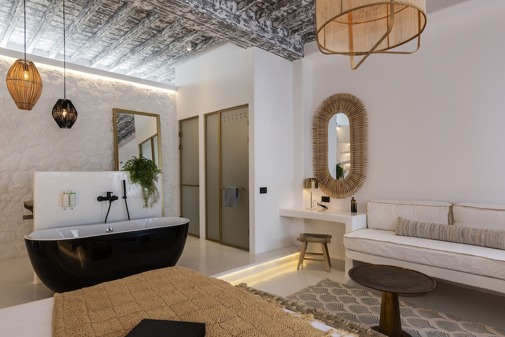 Suite, 1 Queen Bed with Sofa bed, Balcony, City View photo 1