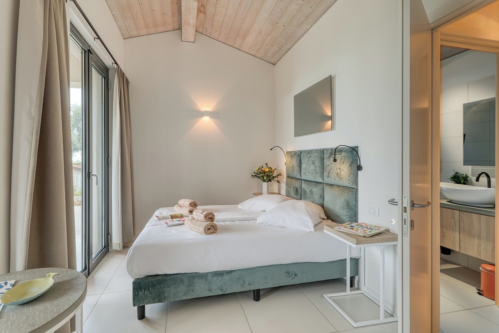 Luxury House, Multiple Bedrooms, Sea Facing (Boutique Pool Apt. Balzi Rossi -)