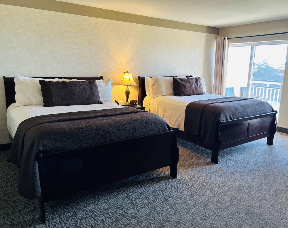 Classic Room, 2 Queen Beds photo 2