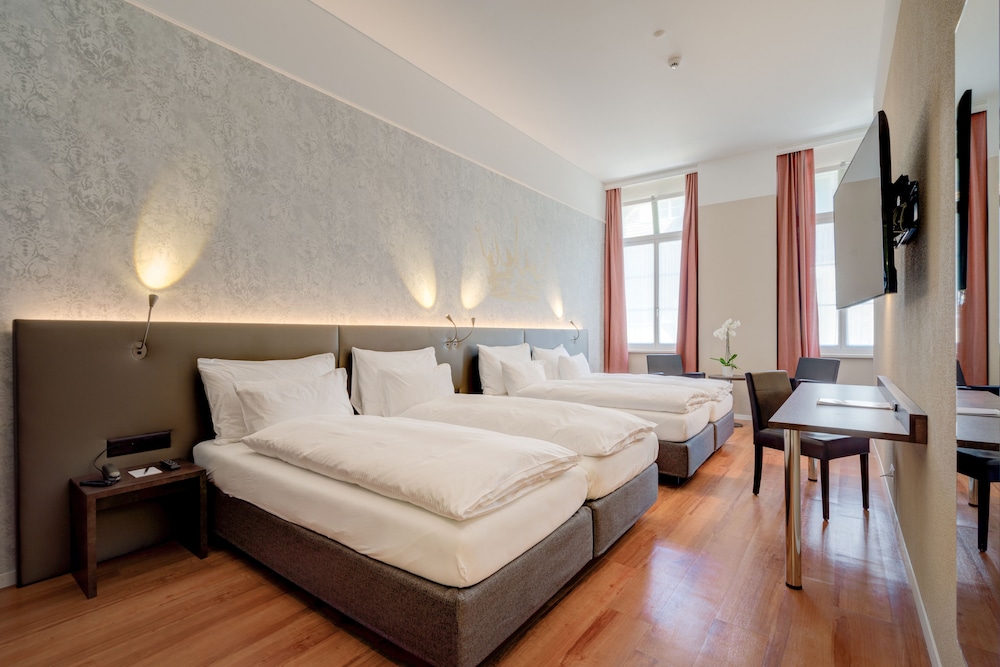 Quadruple Room - Photo 8