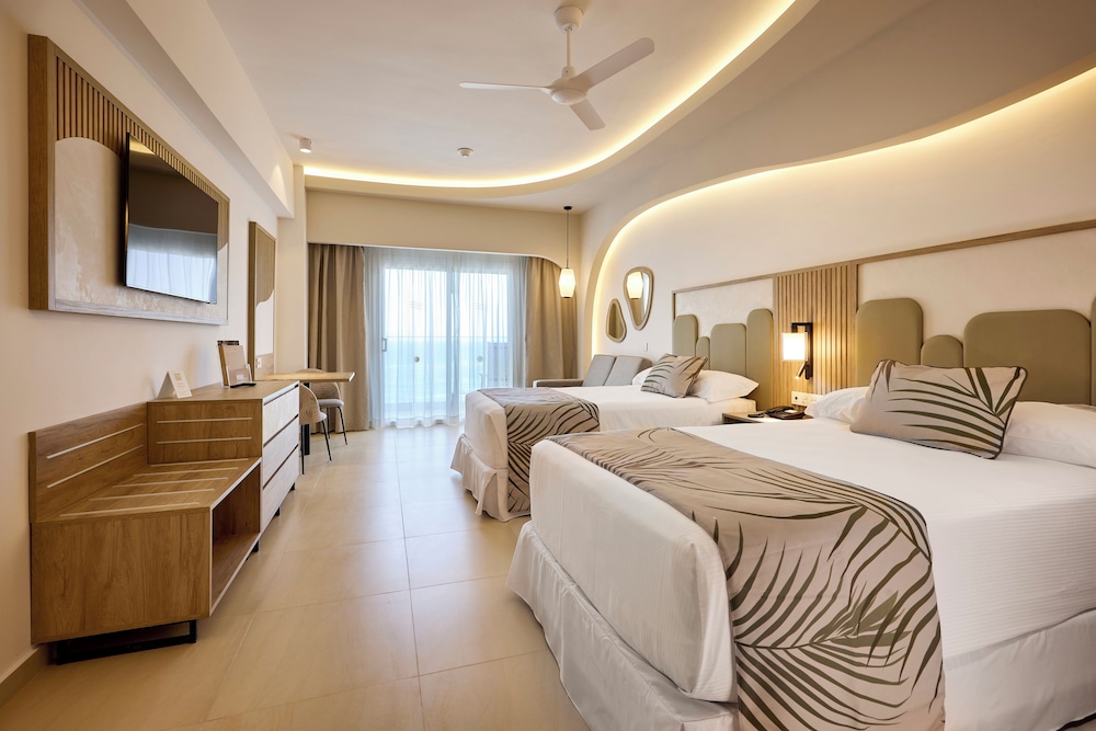Junior Suite, Partial Ocean View (B2C-US)