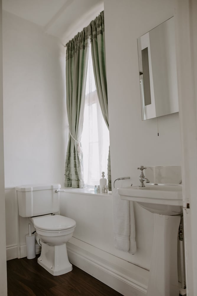 Superior Double Room, Ensuite (Lord'S Room) - Photo 9