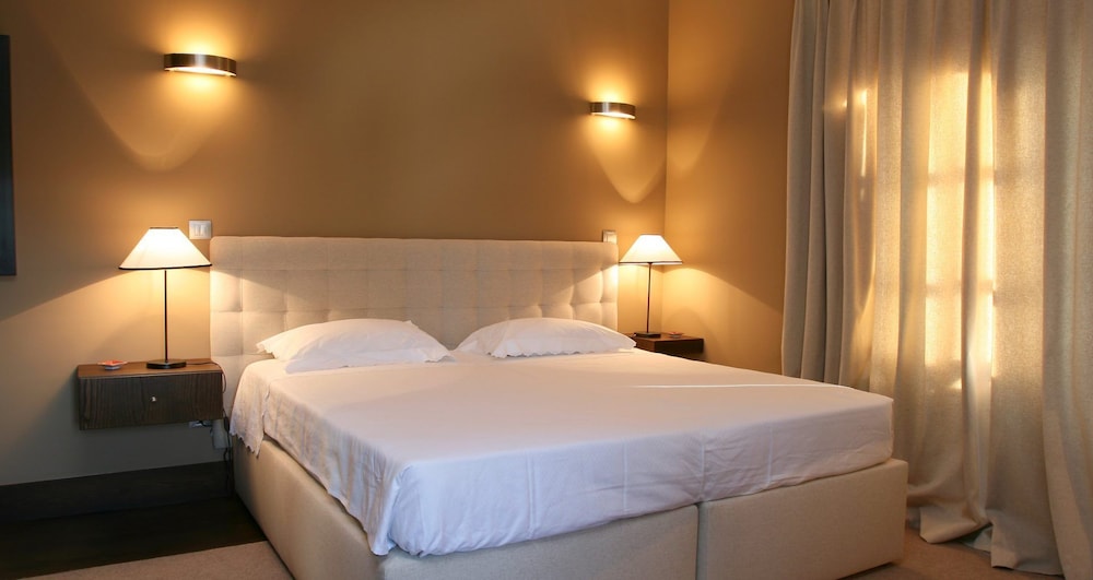 Standard Double or Twin Room - Photo 1