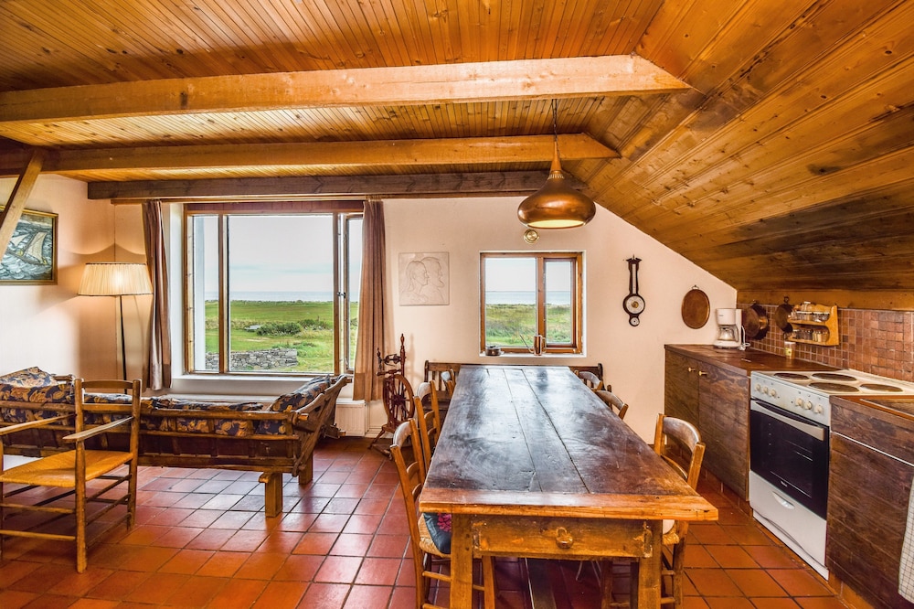 Traditional House, 4 Bedrooms photo 2