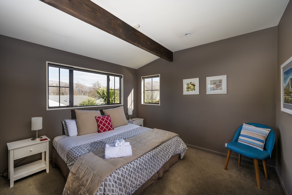 Superior Room (98 Hedditch Street) photo 1