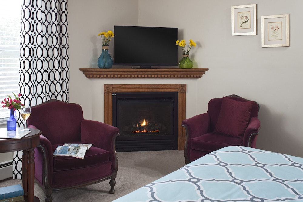 King with Fireplace & Jacuzzi photo 3