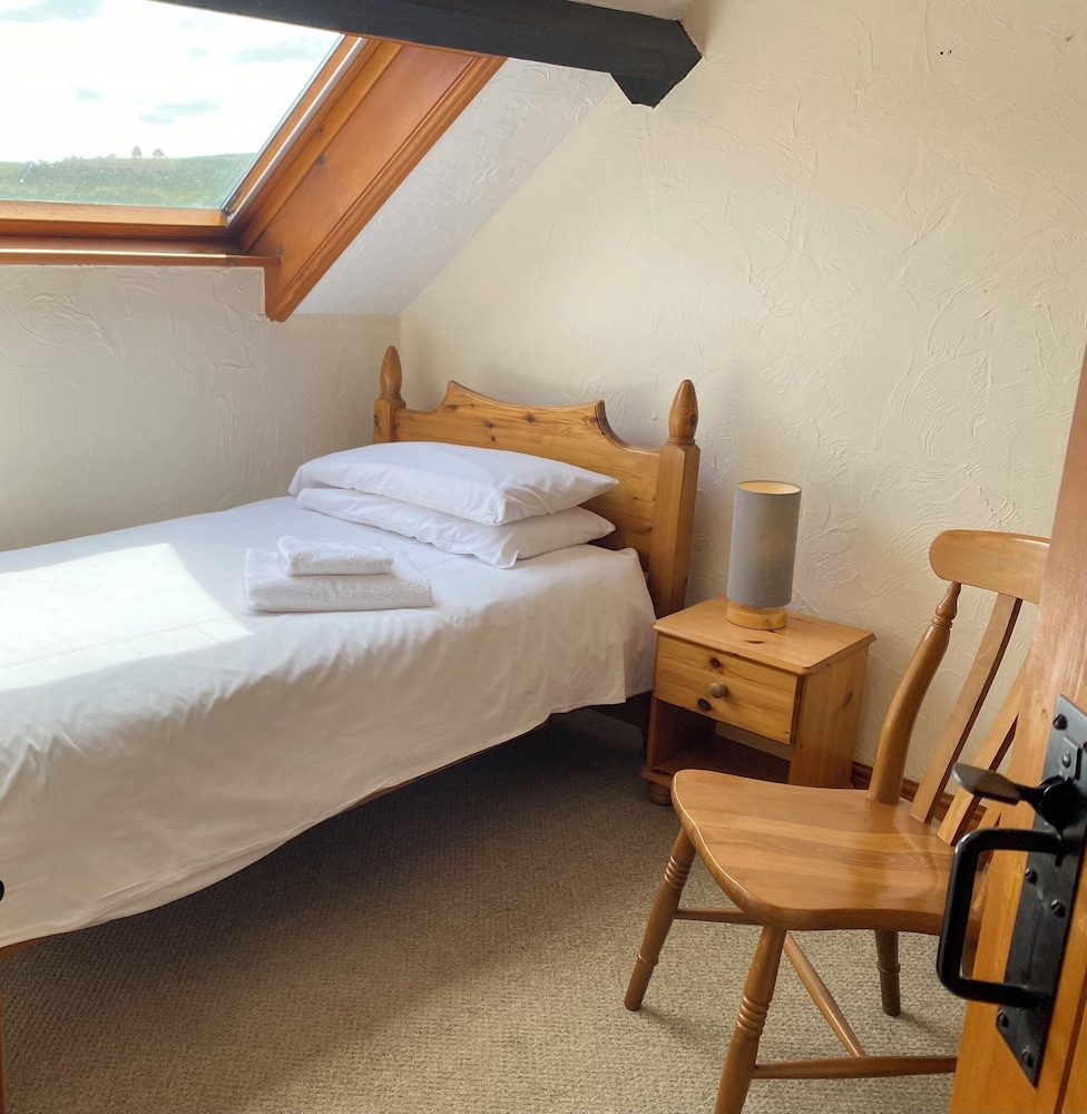 Superior Cottage, 2 Bedrooms (Mustard) photo 2