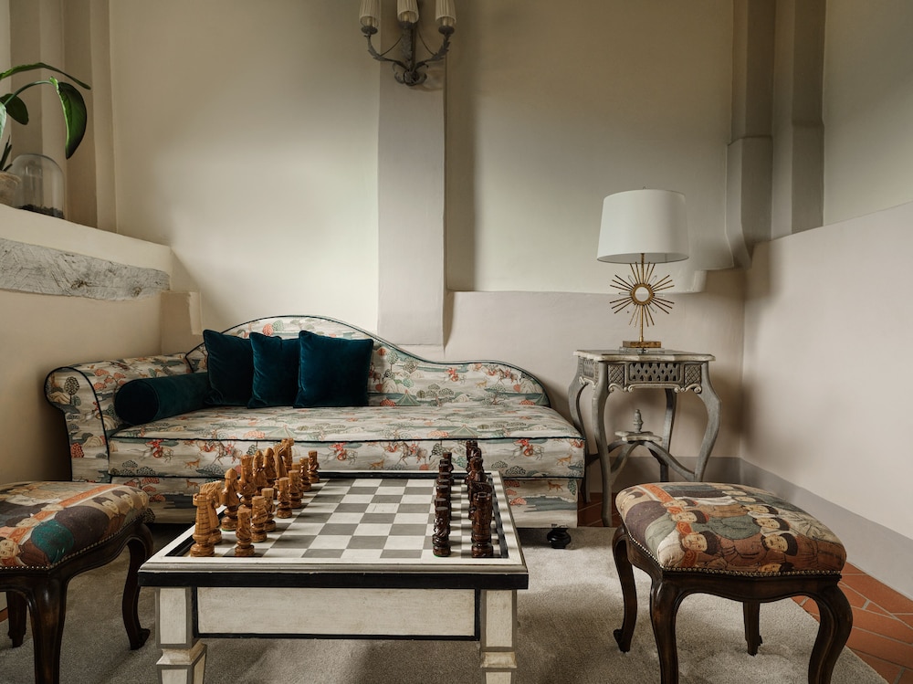Attic Suite - Photo 4