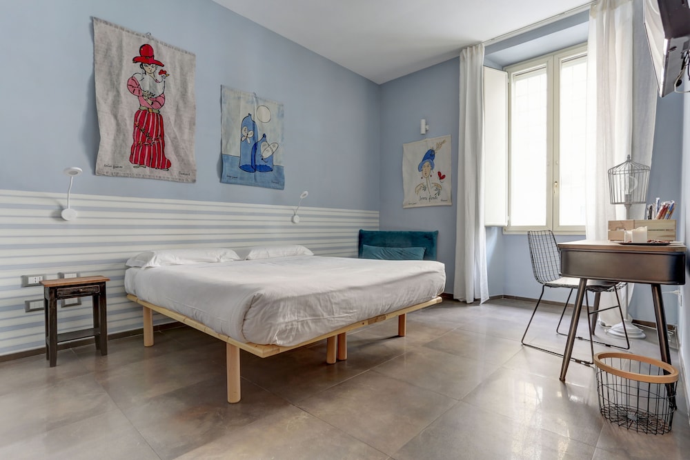 Triple Room (2)
