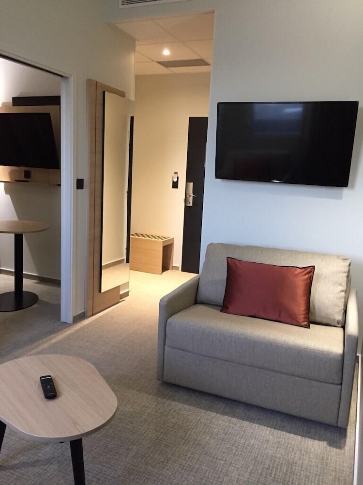 Family Room - Photo 16