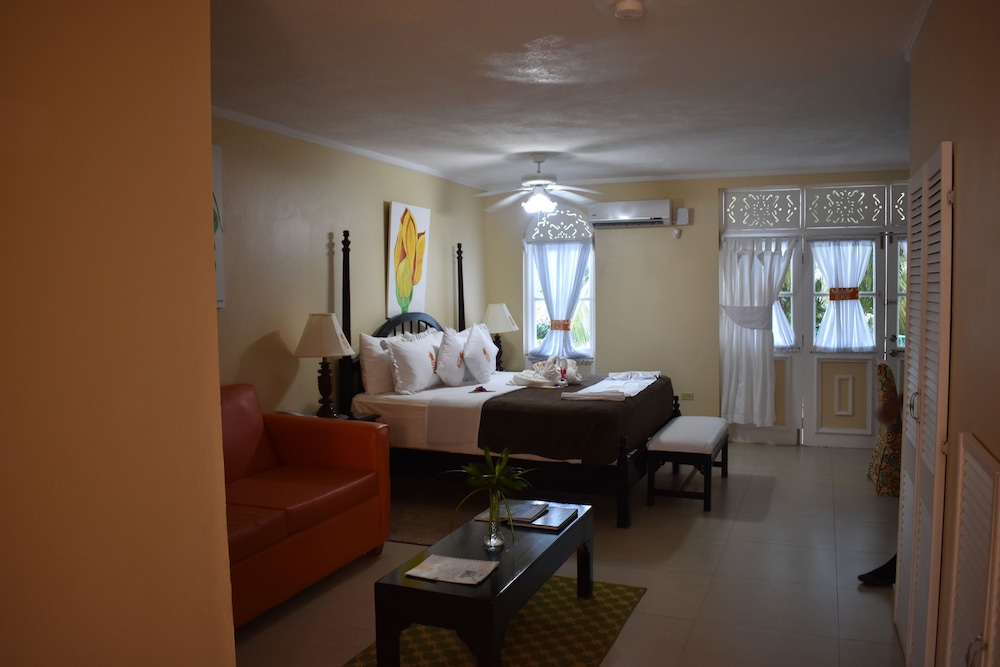 Junior Suite, Garden/Pool View with Full- Time Nanny Service