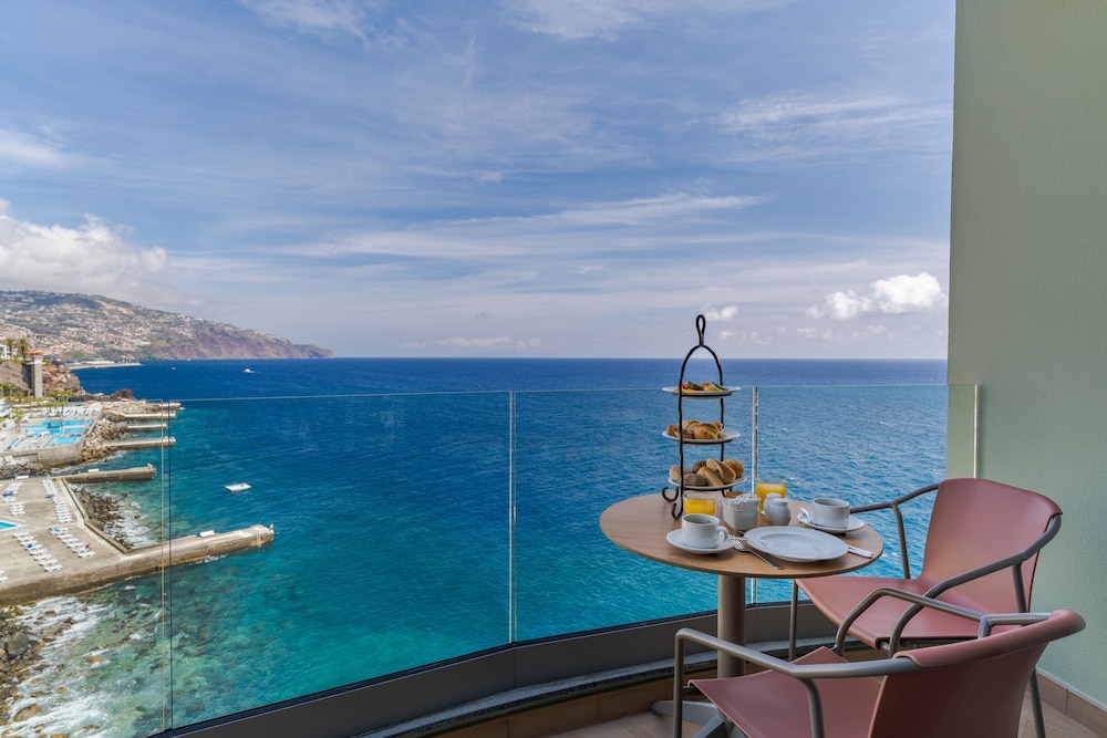 Superior Twin Room, Sea View - Photo 1