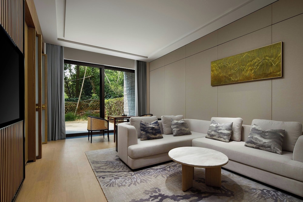 Suite, 1 King Bed with Sofa bed, Balcony, Lake View photo 1