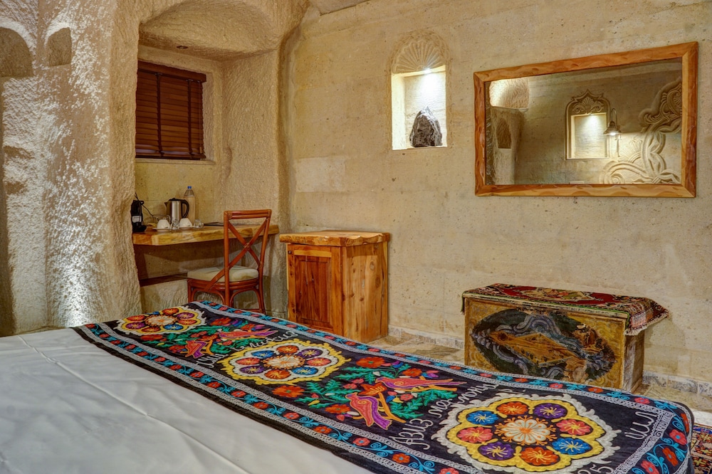 Superior Cave Room - Photo 7