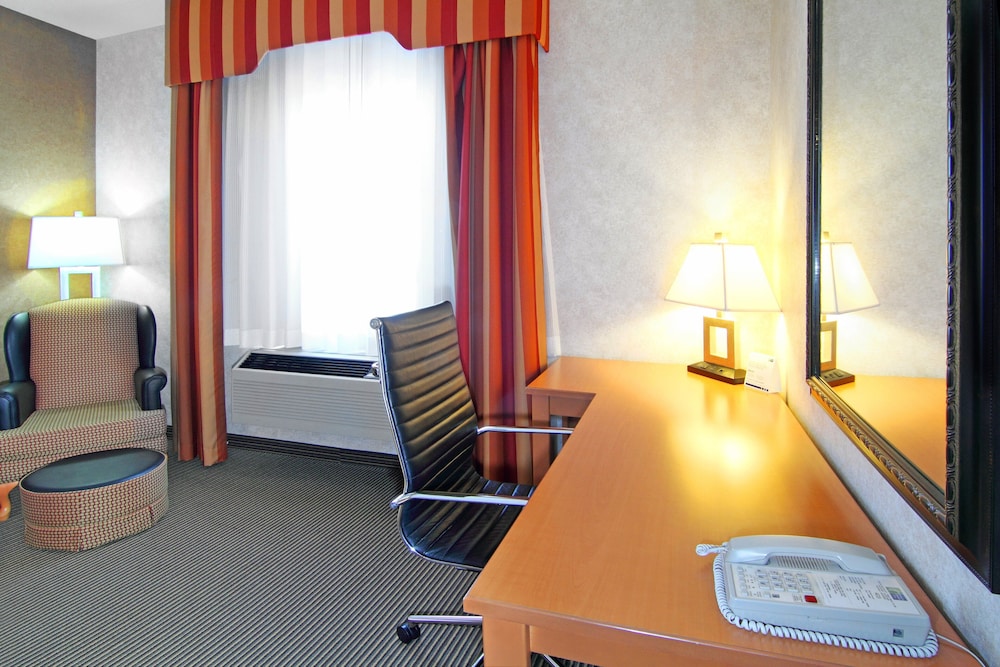 Standard Room, 2 Queen Beds - Photo 11