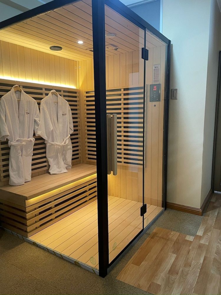 Luxury Suite photo 3