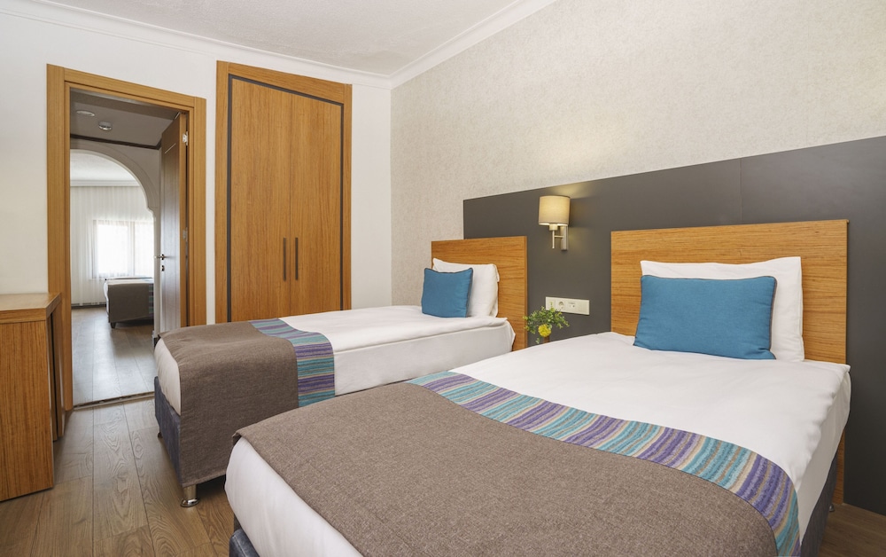 Family Suite, 2 Bedrooms, Sea View