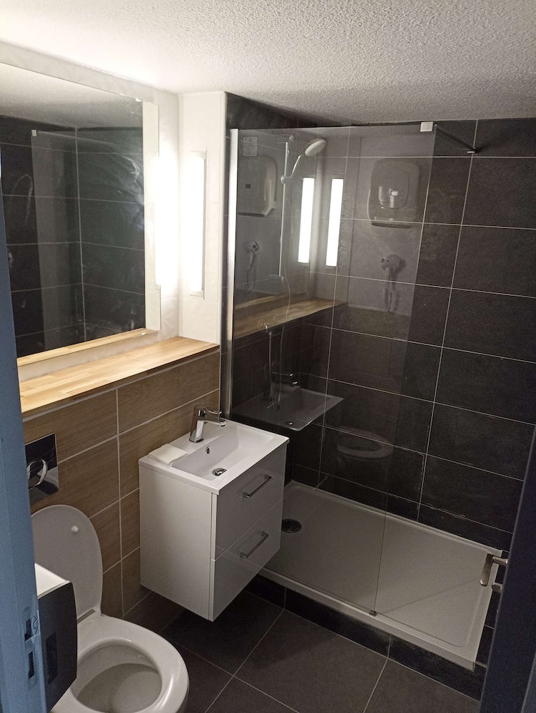 Standard Room, 2 Twin Beds - Photo 4