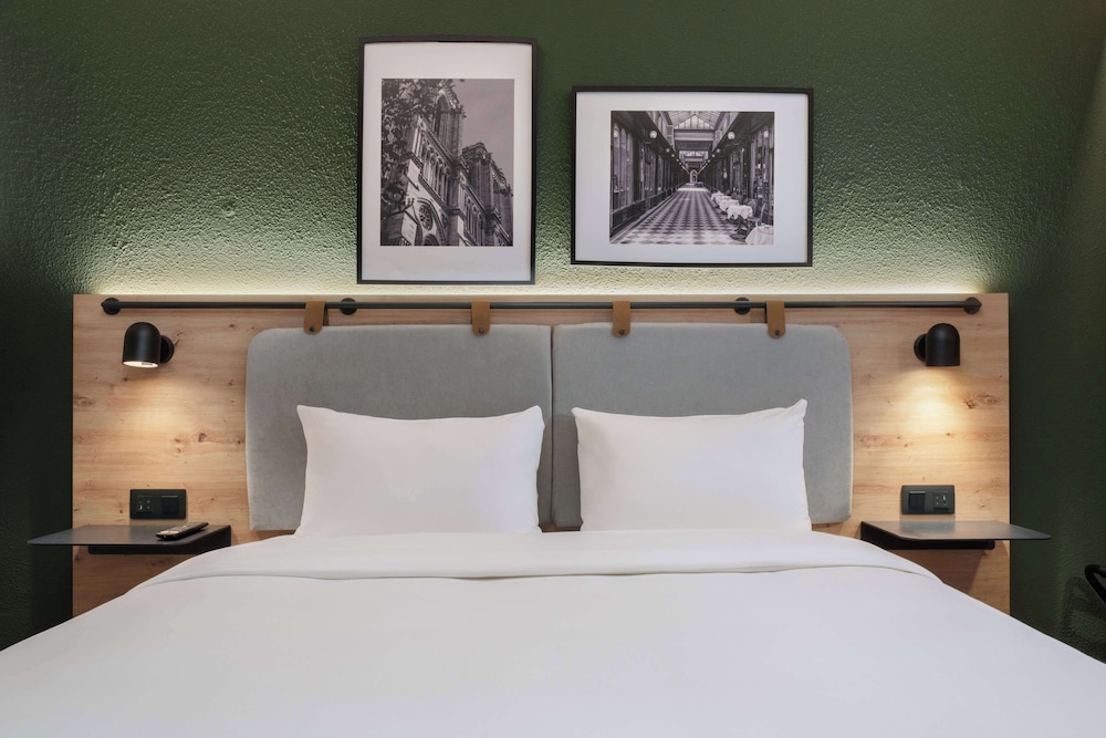 Superior Room, 1 King Bed photo 2