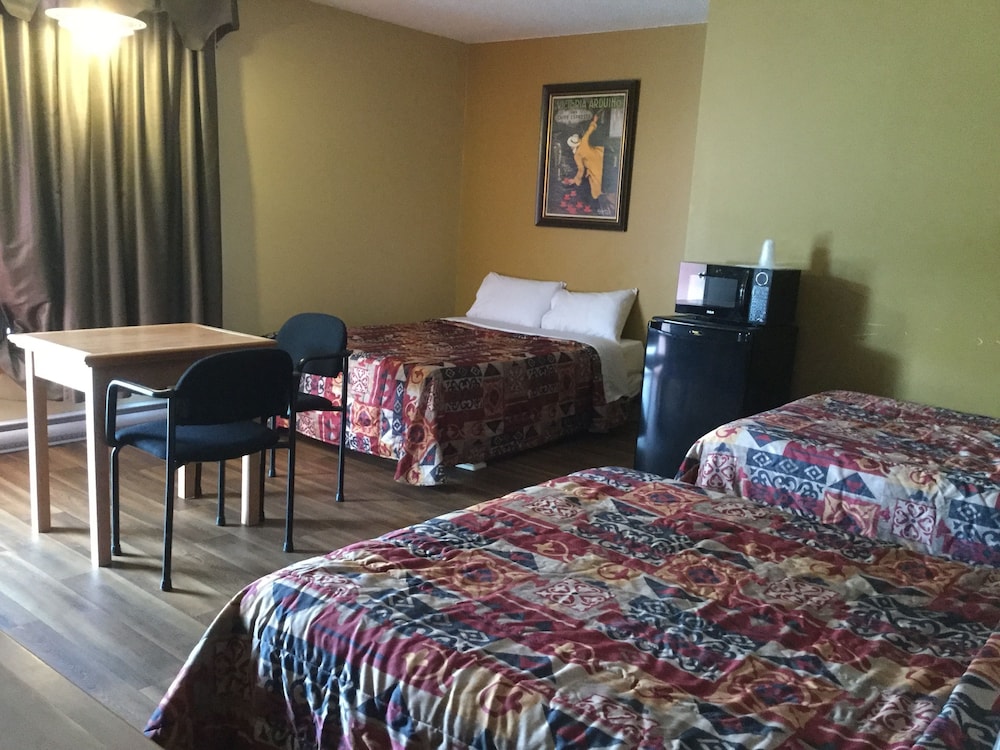 Family Room, 3 Double Beds photo 2