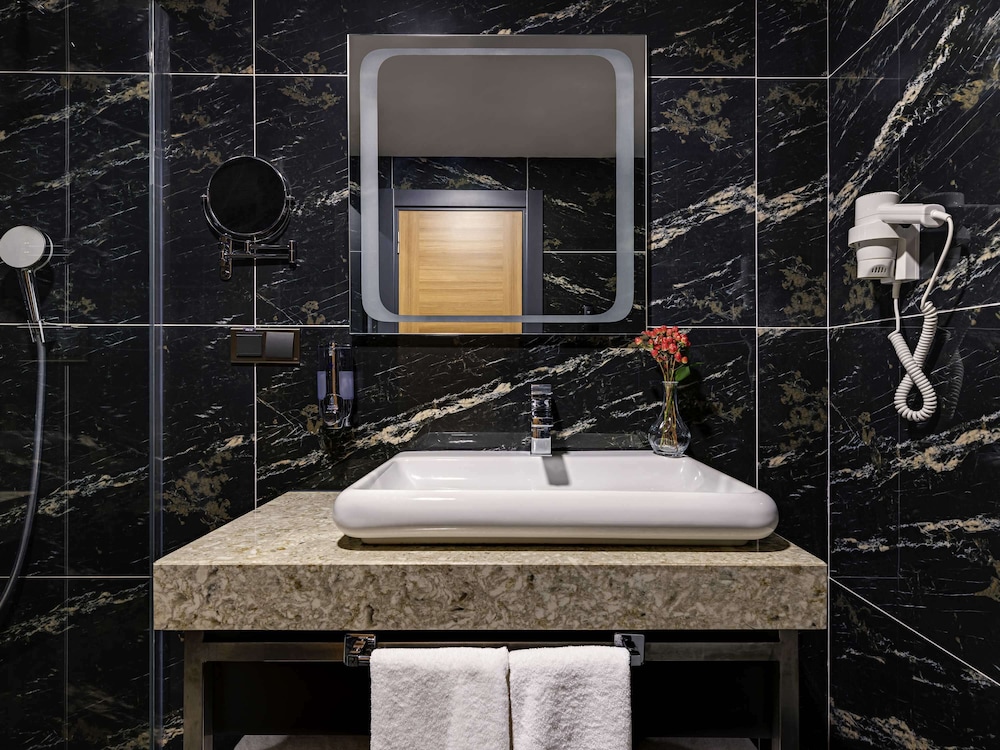 Junior Suite, Multiple Beds, Partial Sea View photo 2