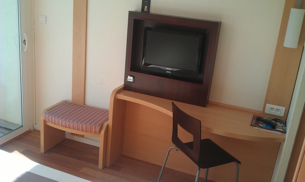 Standard Room, 1 Double Bed - Photo 12