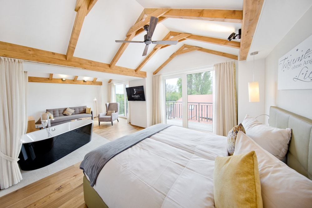 Suite, Balcony