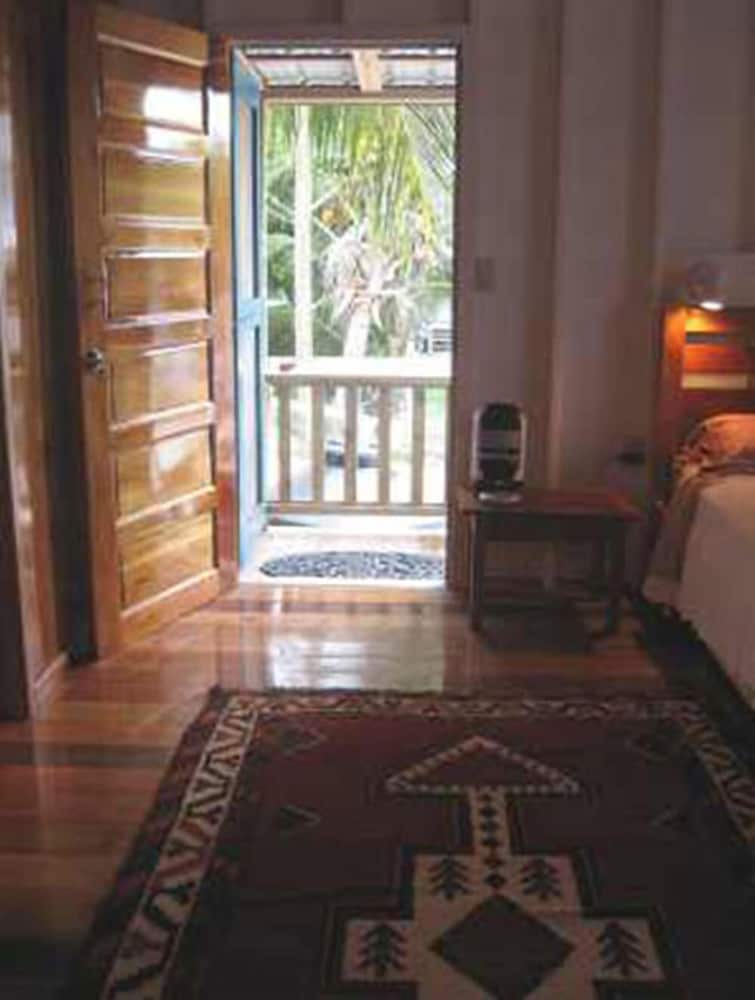 Cottage, 1 Queen Bed with Sofa bed, Beachfront photo 1