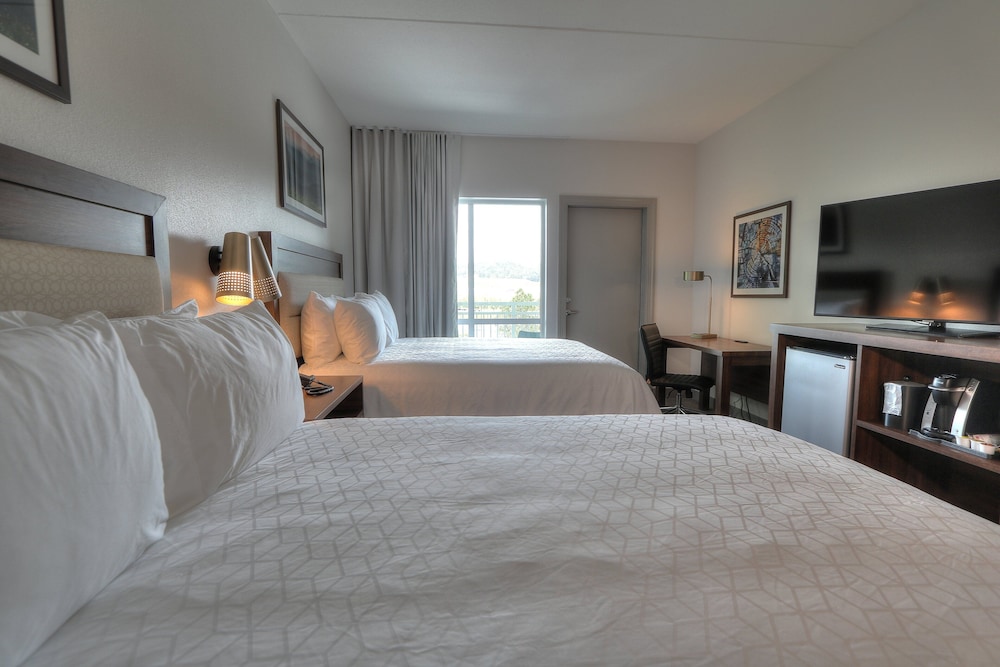 Premium Room, 2 Queen Beds, Balcony, River View (Top Floor) - Photo 2