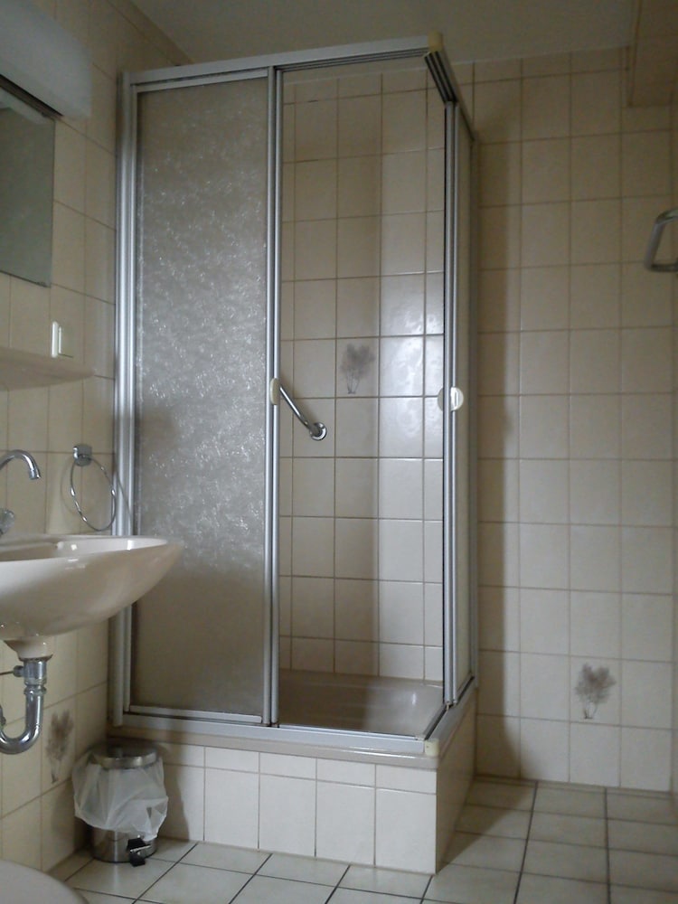 Basic Double Room photo 2