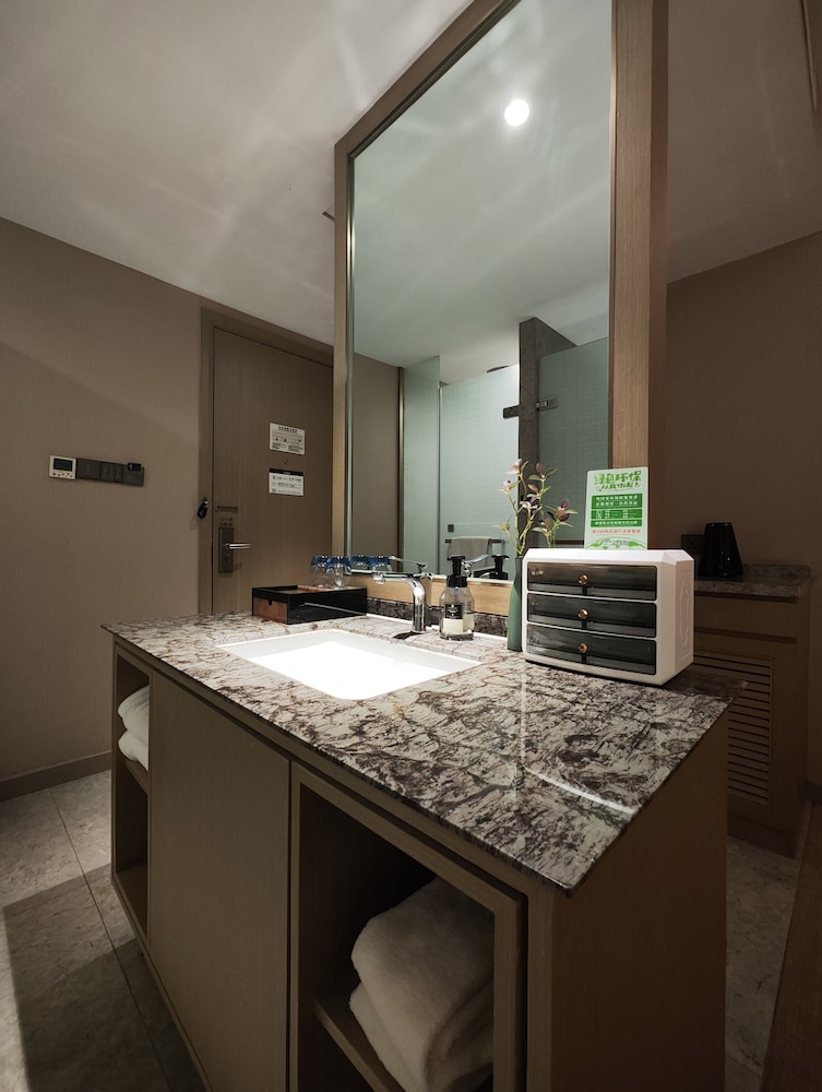 Executive King Bed Room - Photo 8